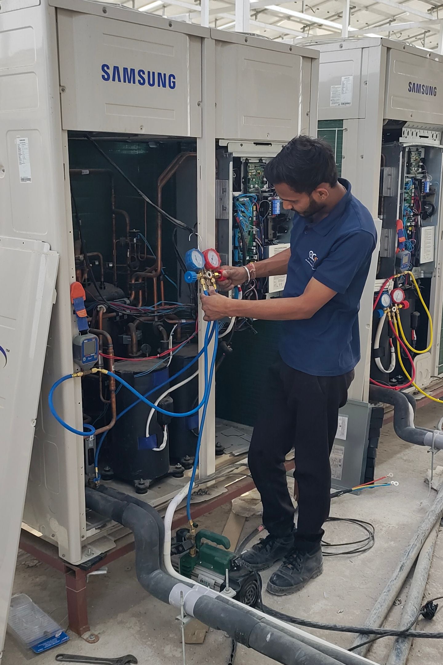 ACES Expert Repairing Outdoor Unit Of DVM VRF System